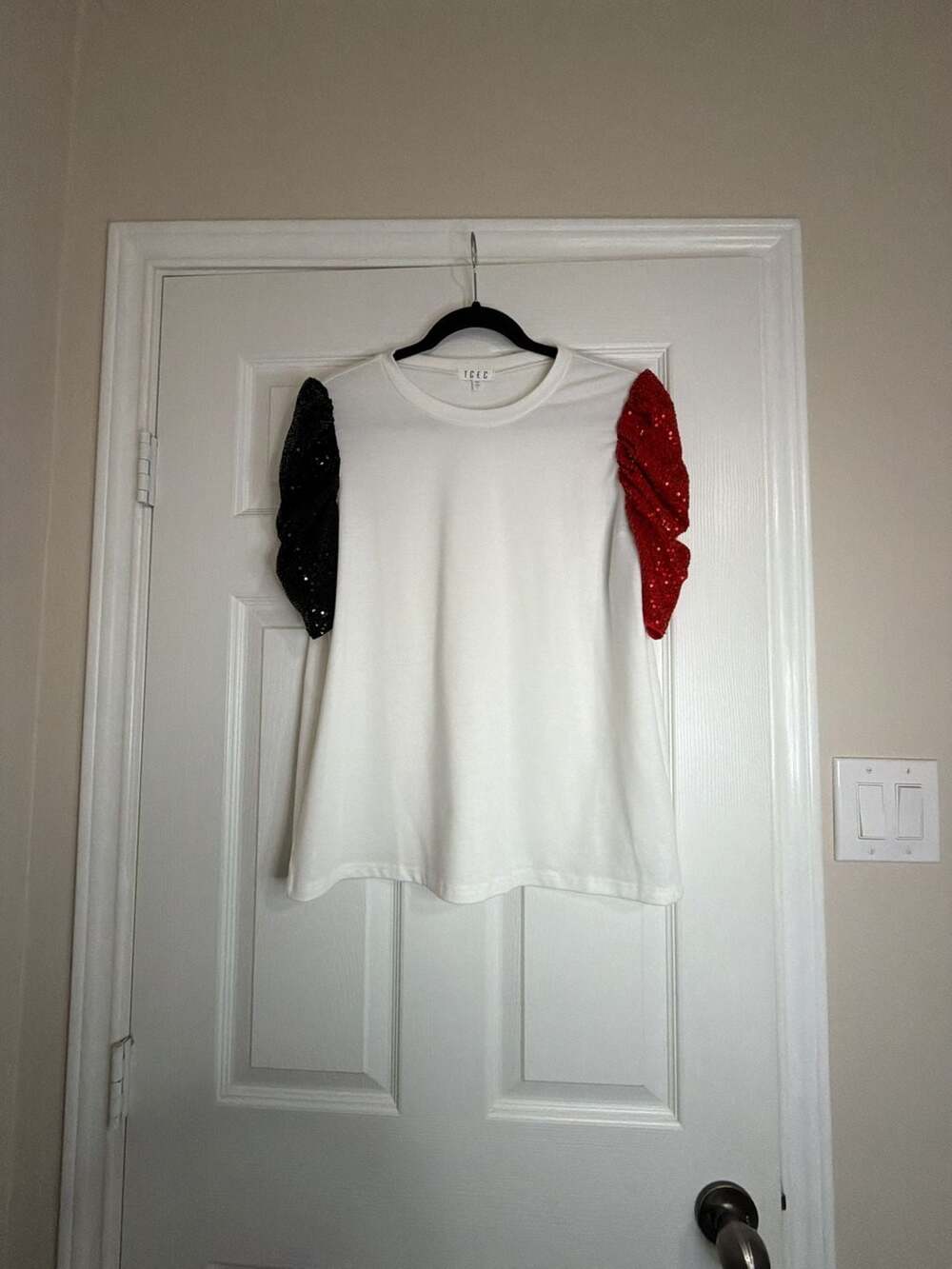 TCEC Sequin Sleeve Top Size L White Black Red